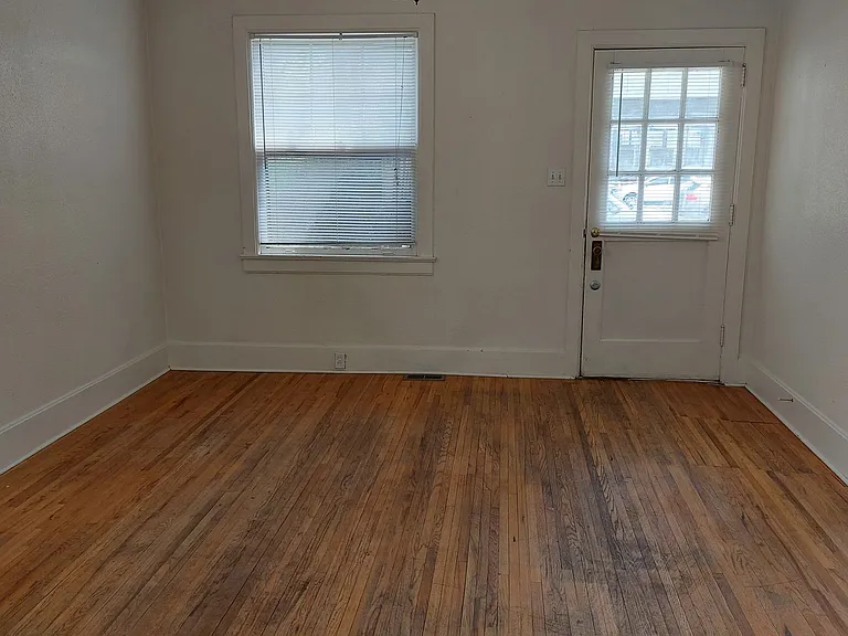College Housing - 4 bedrooms — Photo 48