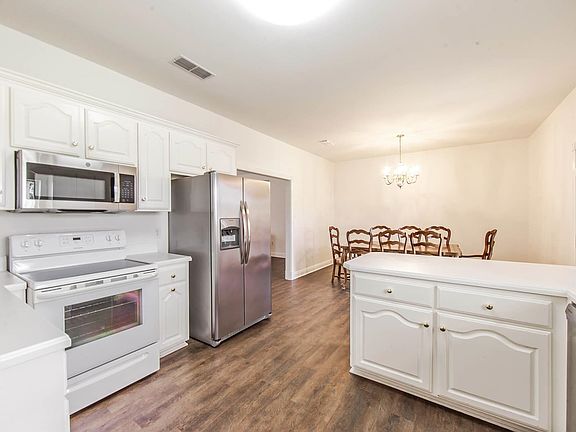 4th image of 8 Summerfield Dr
