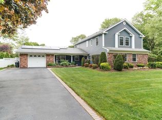 3 Teak Ct, Lake Grove, NY 11755