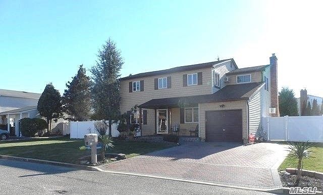 1st image of 10 Eileen Dr