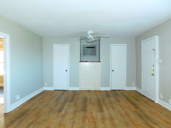 5th image of 216 Maple St APT 3