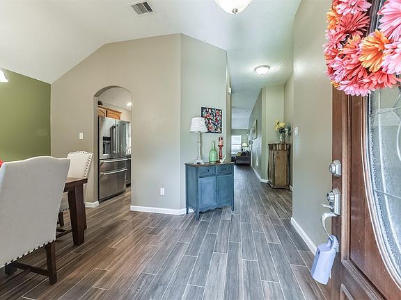 4th image of 6115 Pine Lakes Dr
