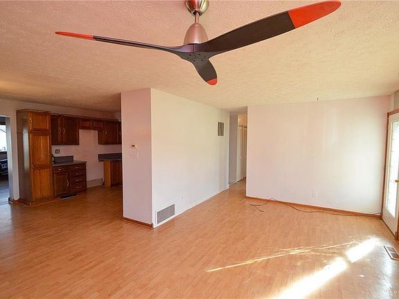 4th image of 5398 Iroquois Ave