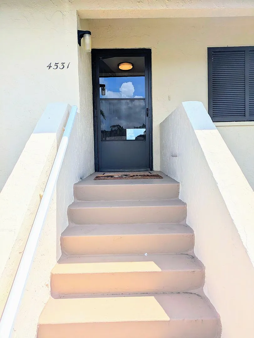 Seasonal/Short Term Turnkey Condo — Photo 3