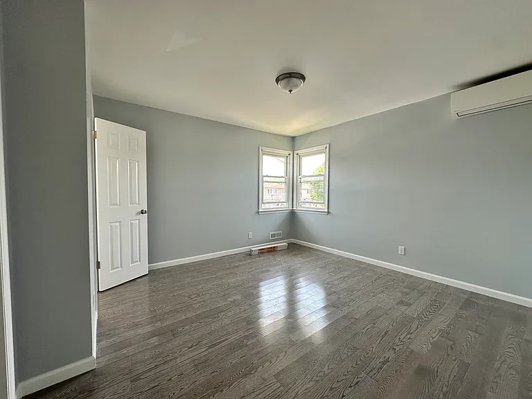 109 Manila Ave #2 — Photo 8