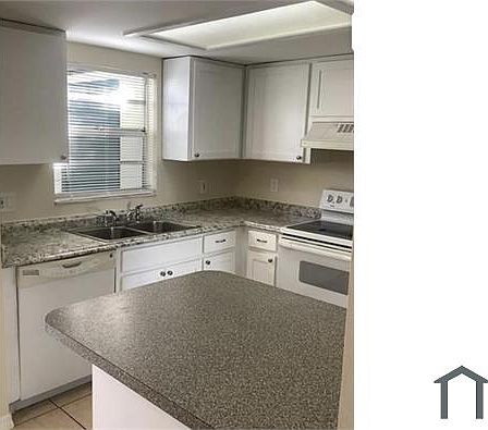 4th image of 5171 Tennis Court Cir