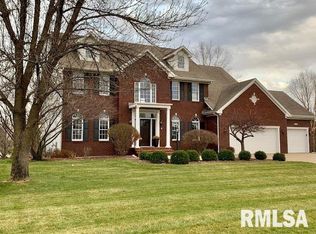 5177 School House Rd, Bettendorf, IA 52722