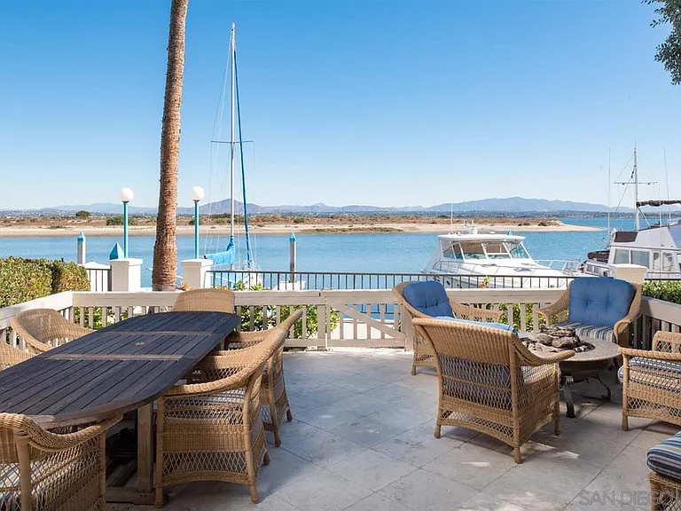 Dining and leisure / relax on the expanded patio