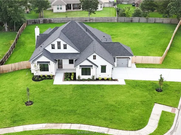 3273 Rose Hill Ln, Bryan, TX 77808