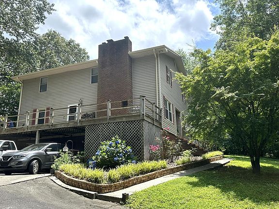 3rd image of 129 Pinecrest Dr SE