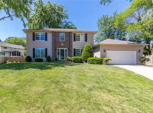 10982 Hickory Dr, Clive, IA 50325