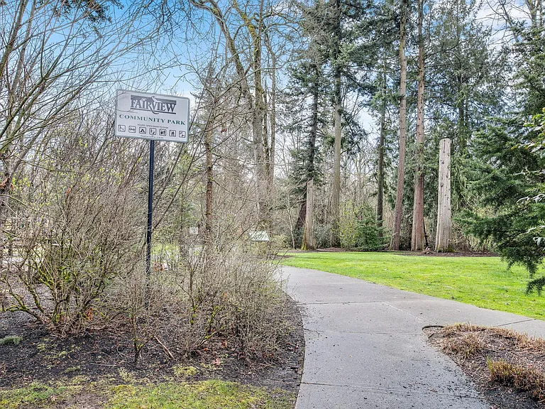 1333 NE Market Dr #B — Photo 19