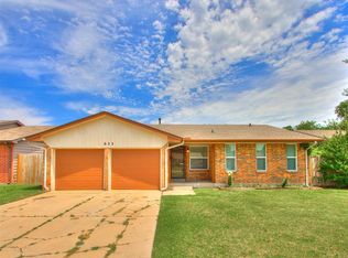 633 SW 10th St, Moore, OK 73160