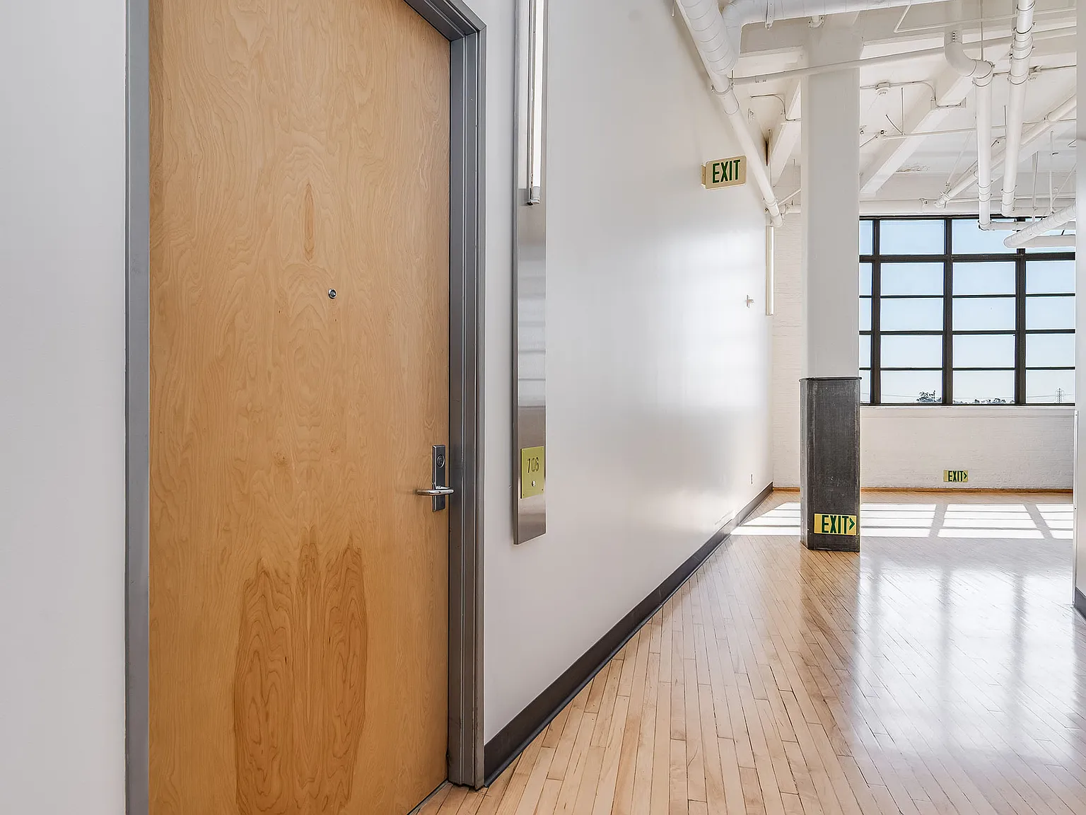 1 bed, 2060 sqft, $8,000 — Photo 2