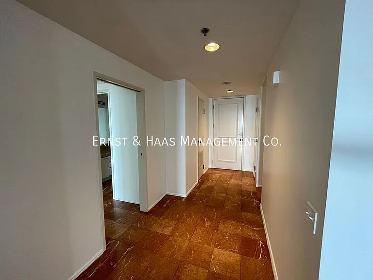 525 E Seaside Way #1806 — Photo 2