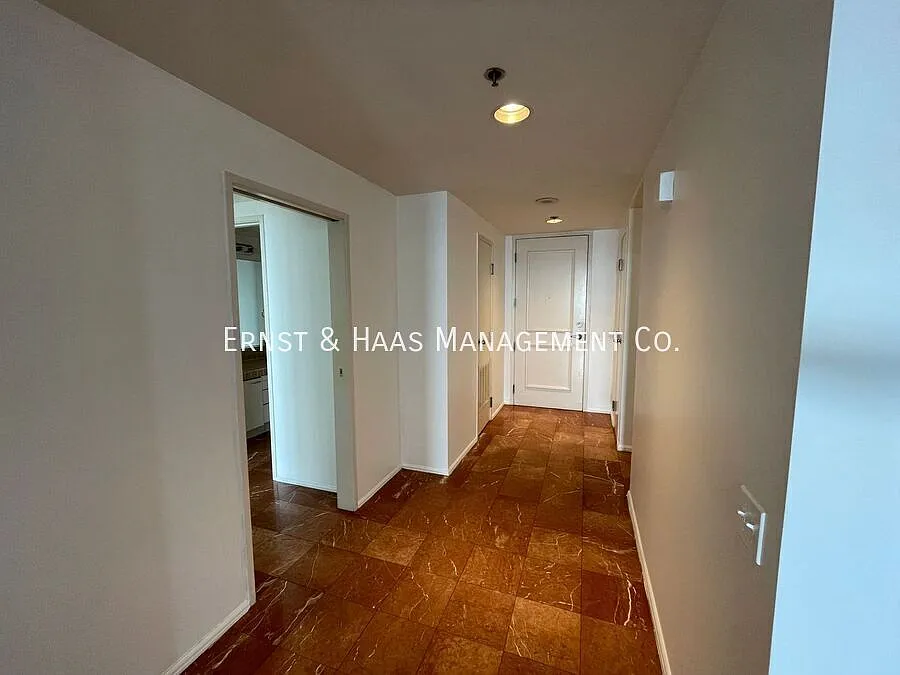 Building Photo - 525 E Seaside Way #1806