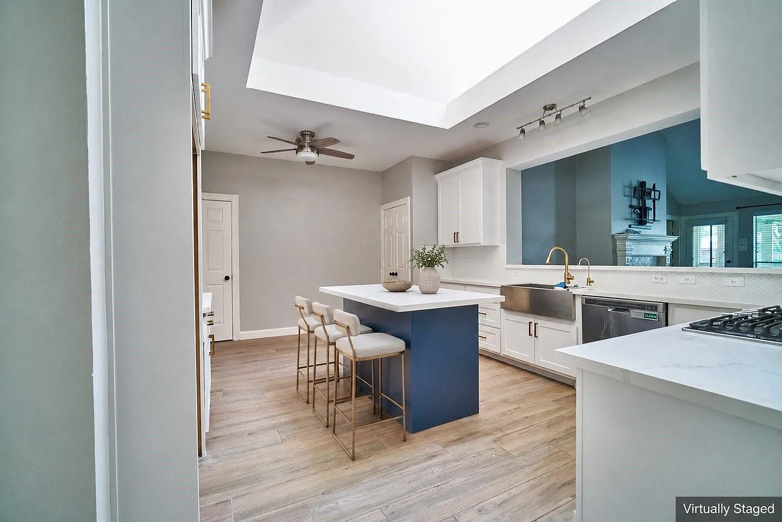 3 bed, 2.0 bath, 2095 sqft, $2,400 — Photo 3