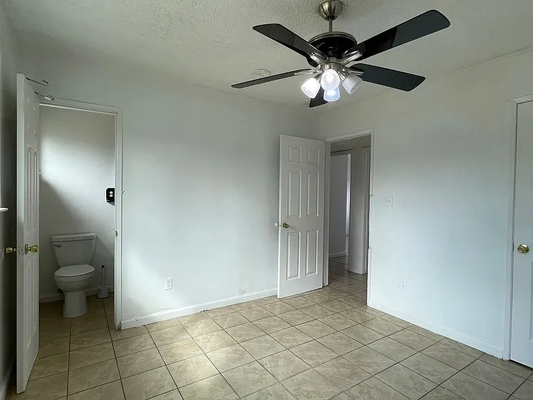 404 Lime Ave — Photo 11
