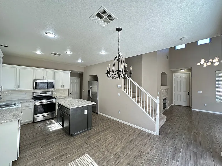 7536 French Springs St — Photo 6