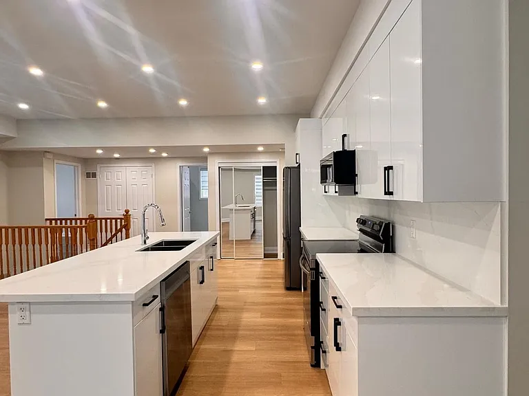 344 Edgehill Dr #UPPER — Photo 11