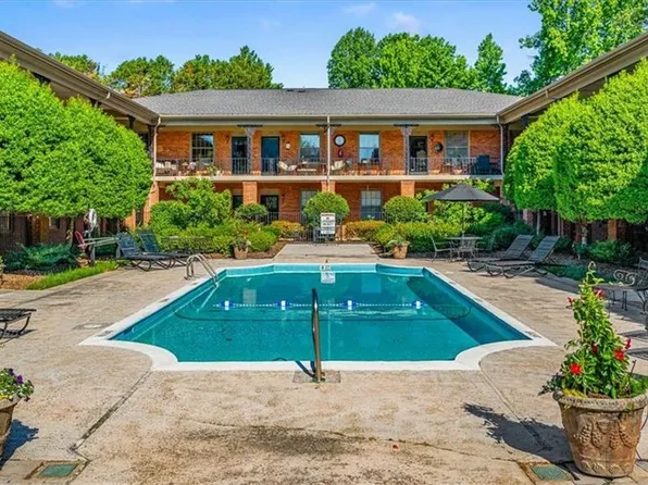 1833 Banking St APT A10, Greensboro, NC 27408