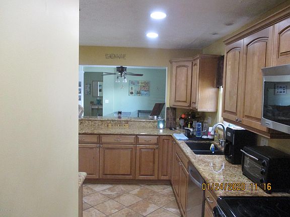 3rd image of 411 Blairmore Blvd W