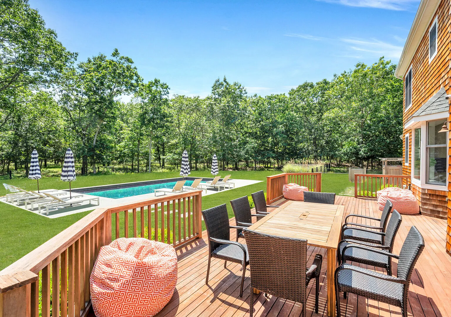 Timeless East Hampton retreat, large saltwater pool — Photo 3