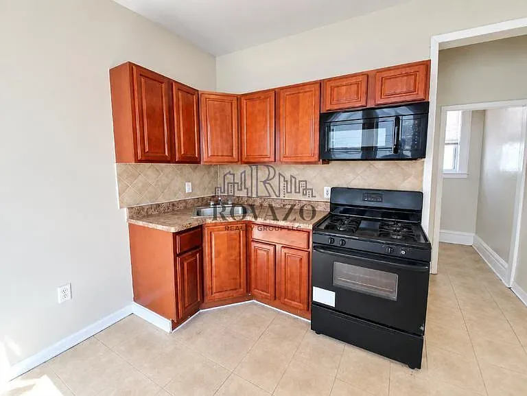 2 bed, 650 sqft, $1,795 — Photo 2
