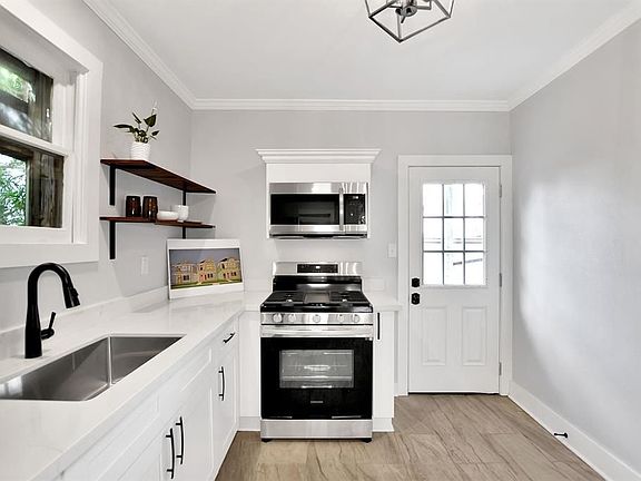 5th image of 1606 Avenue L #1