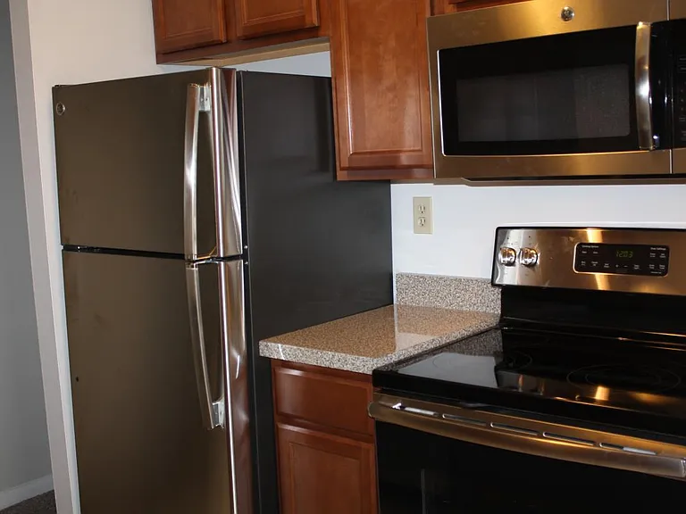 2445 Madison Rd #17 — Photo 5