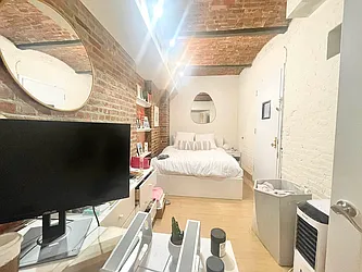 Rented by Century 21 Premier 