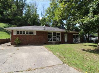 861 Vine St, Saint Albans, WV 25177