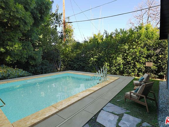 2nd image of 1516 N Fairfax Ave