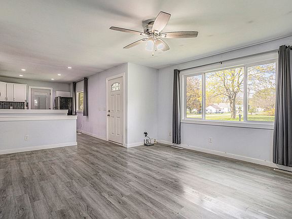 3rd image of 200 Clayton Ave