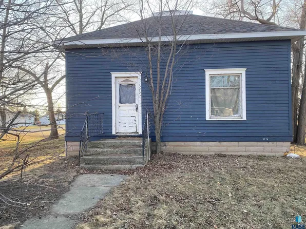 323 Buffalo St, Elkton, SD 57026