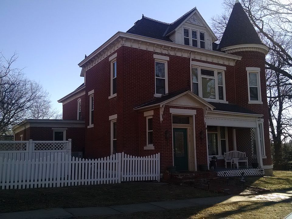 1st image of 319 S 13th St