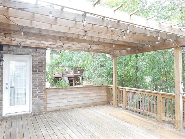 4 bed, 3.5 bath, 3855 sqft, $3,250 — Photo 4
