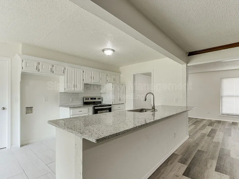 704 Pepperdine Ave — Photo 13