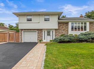 11 Dartmouth Dr, Plainview, NY 11803