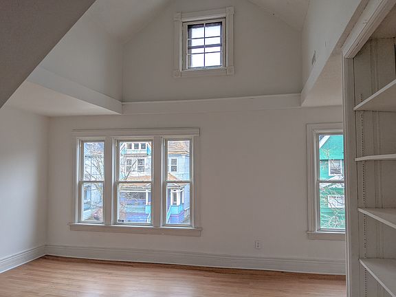 3rd image of 301 Pennsylvania St #1