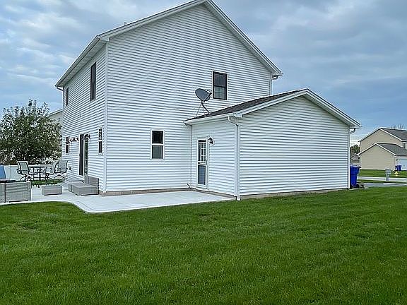 3rd image of 127 Underwood Ave