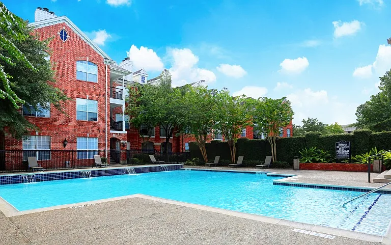 Lanesborough Apartments — Photo 31