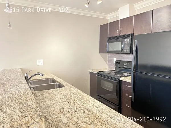 Building Photo - 2515 Park Dr #402