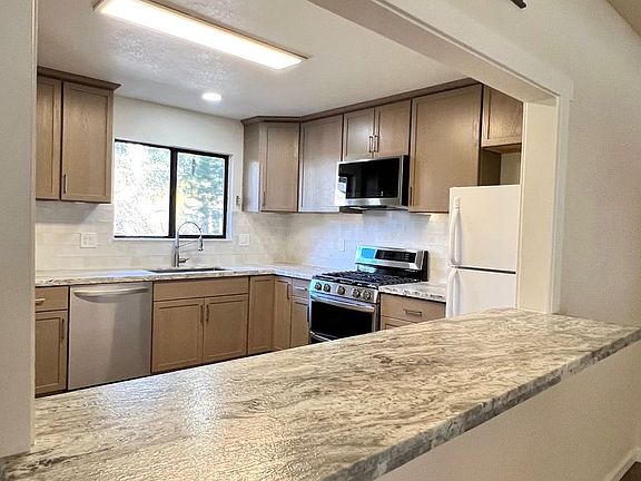4th image of 3721 Aspen Ave