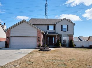 30577 Olmstead Rd, Flat Rock, MI 48134