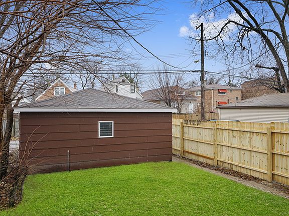 2nd image of 8511 S Crandon Ave