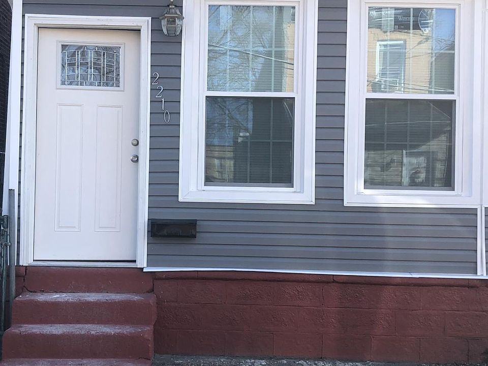 2nd image of 2210 Sewell St