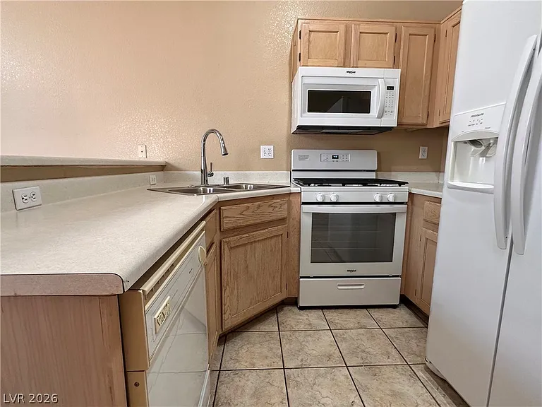 5323 Heatherbrook Cir — Photo 8
