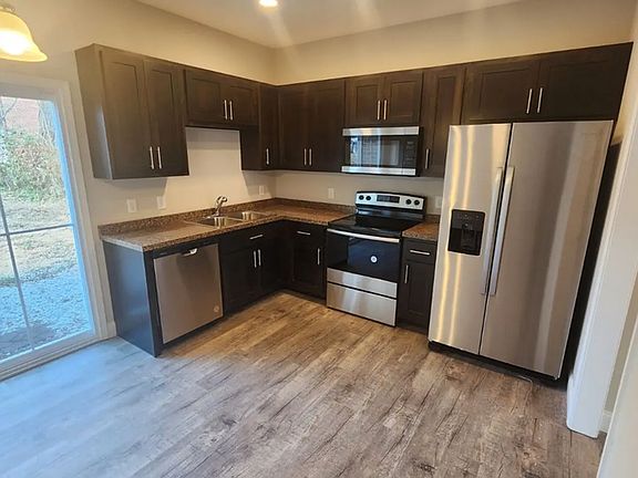 3rd image of 101 Towneview Dr