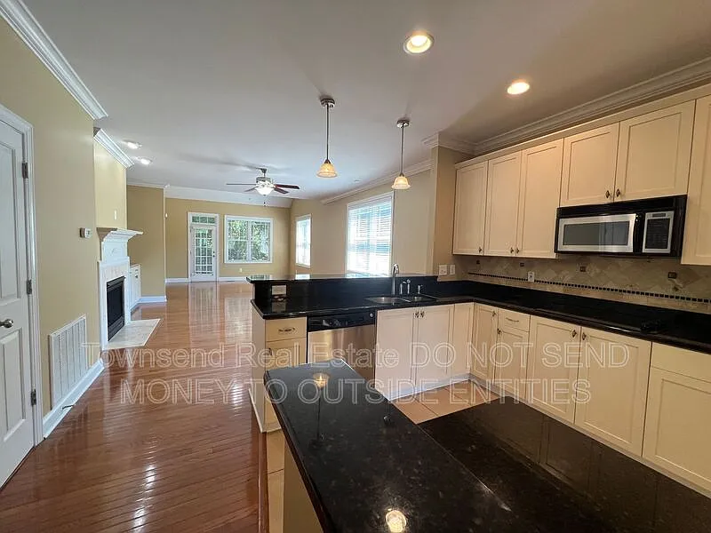 5 bed, 3.0 bath, 3250 sqft, $2,445 — Photo 4